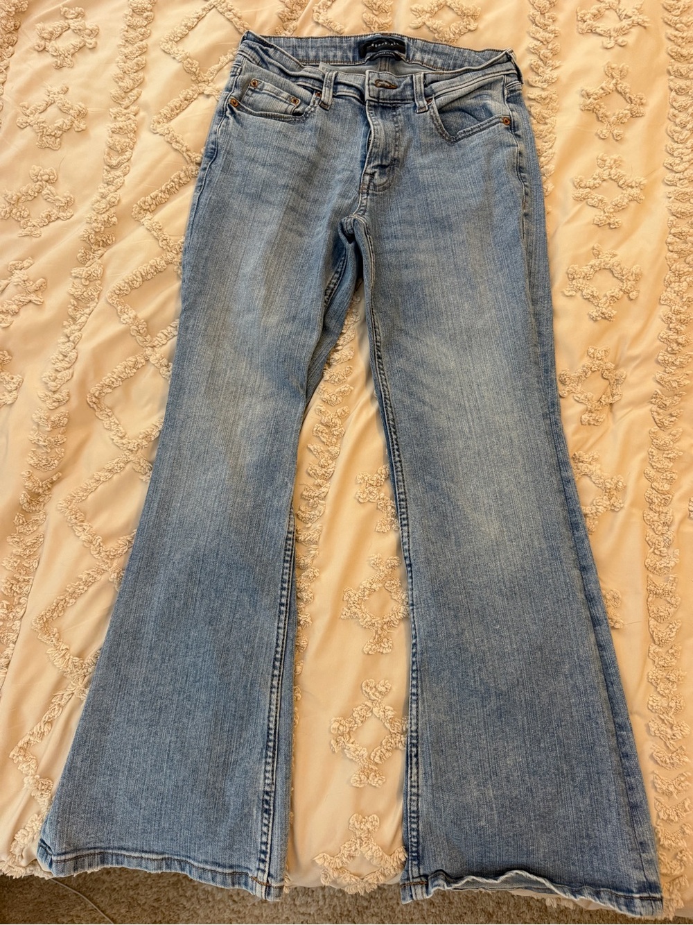 Aeropostale Women’s Mid-Rise Flare Jeans, 4 short